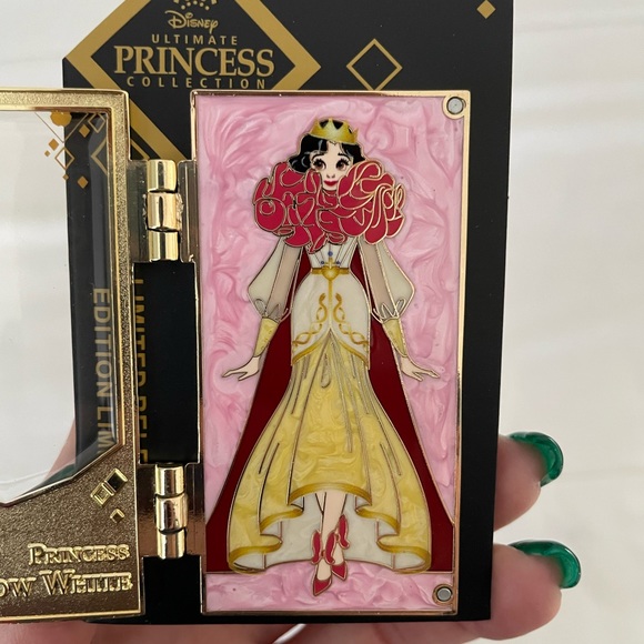 Disney Designer Collection Snow White Hinged Pin – Ultimate Princess Celebration - Picture 4 of 10